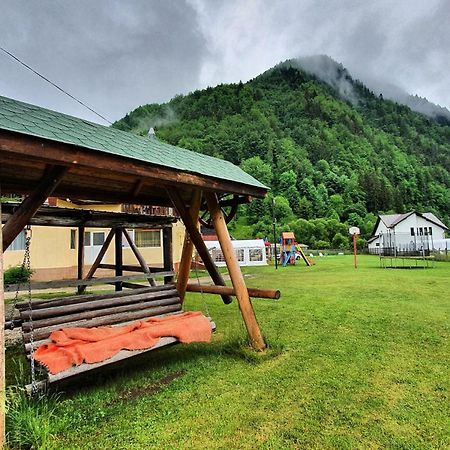 Готель Casa Petruta Dambovicioara Podu Dimbovitei Екстер'єр фото