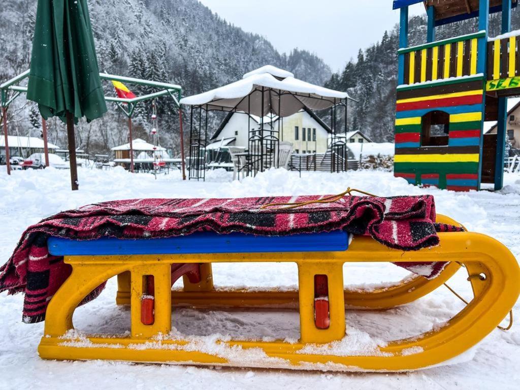 Готель Casa Petruta Dambovicioara Podu Dimbovitei Екстер'єр фото
