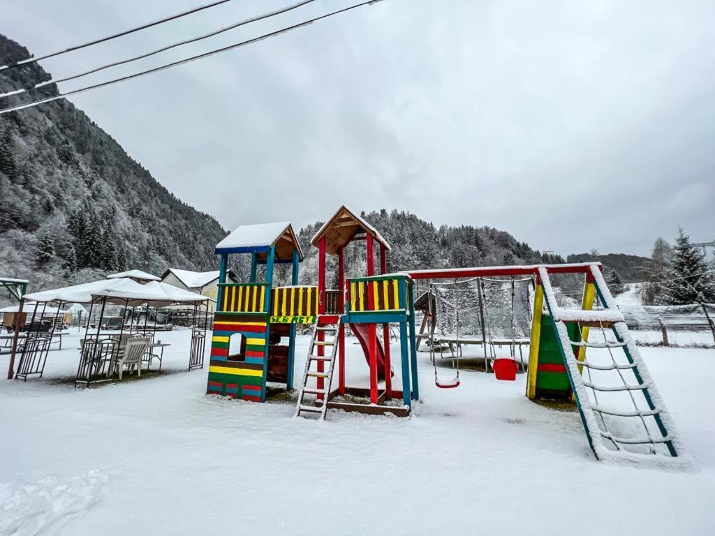 Готель Casa Petruta Dambovicioara Podu Dimbovitei Екстер'єр фото